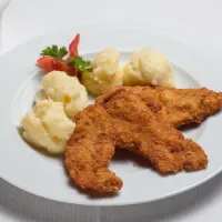 Breaded chicken breast with parsley potatoes
